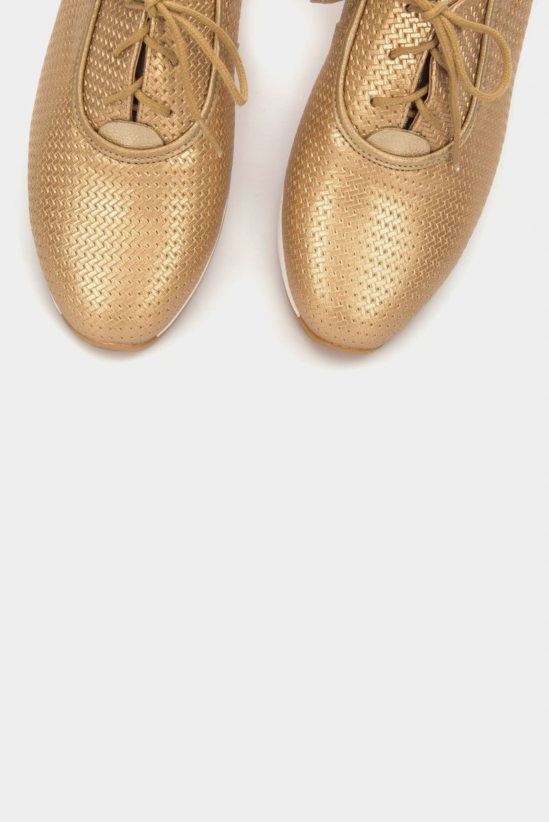 Zapatos-con-cordon-de-cuero