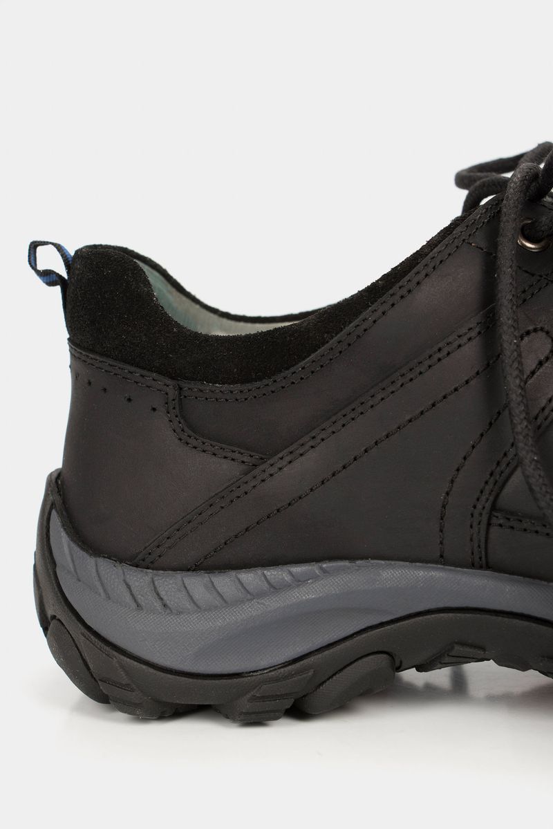 Zapatos-con-cordones-de-cuero