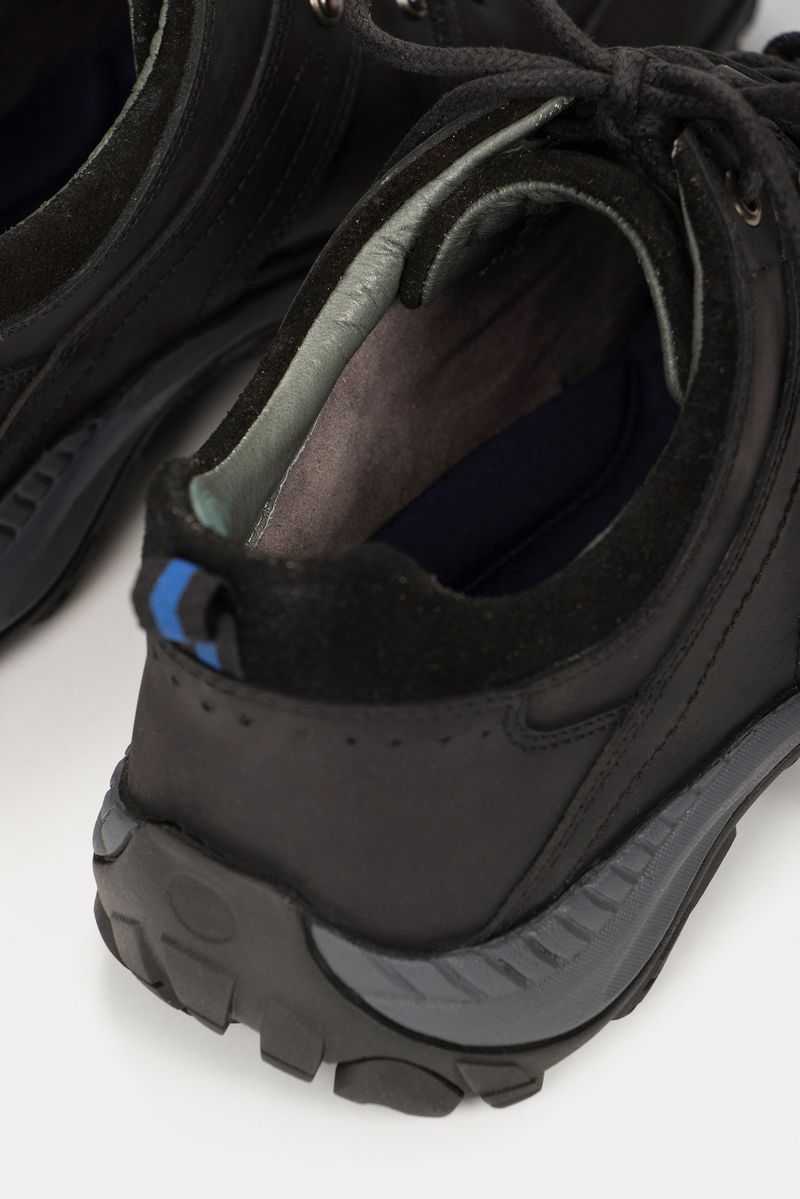 Zapatos-con-cordones-de-cuero