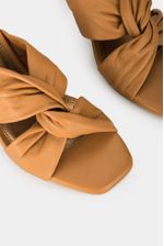 Sandalia-tacon-de-cuero
