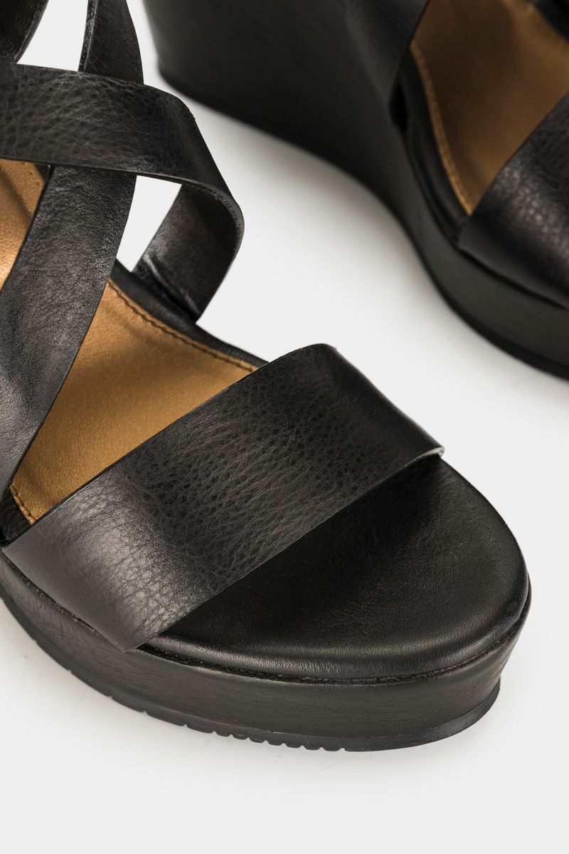 Sandalias-plataforma-de-cuero