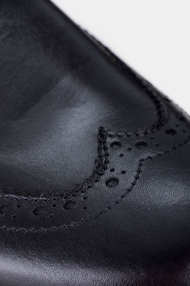 Zapatos-de-cuero-con-cordones