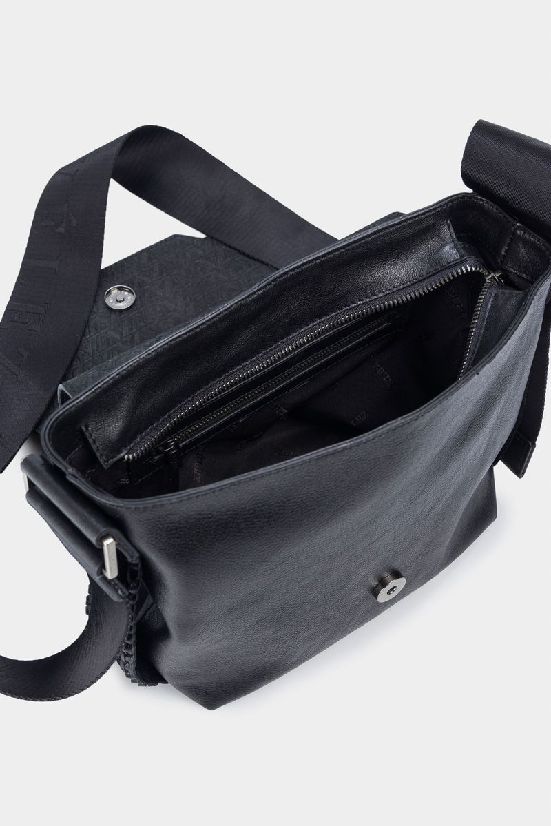 Bolso-manos-libres-de-cuero