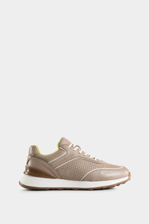 Zapatilla dalí de cuero para hombre detalle de perforado