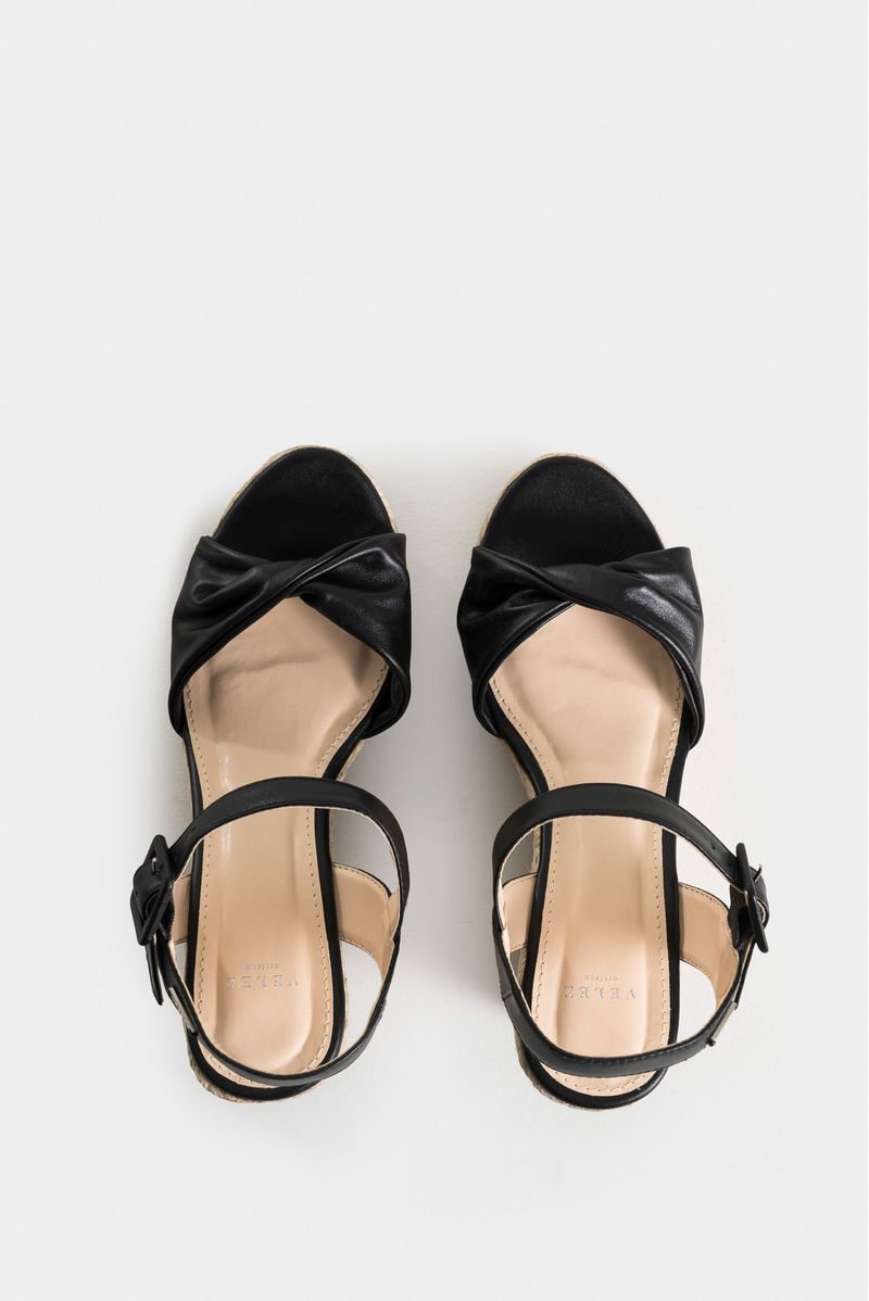 Sandalias-plataforma-de-cuero