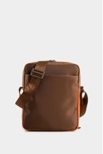 Bolso-manos-libres-de-cuero