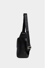 Bolso-manos-libres-de-cuero