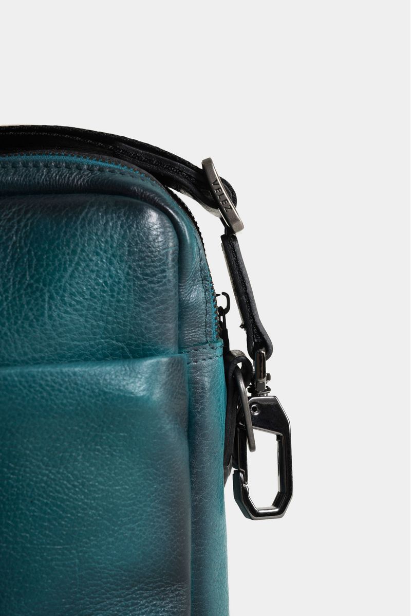 Bolso-manos-libres-de-cuero