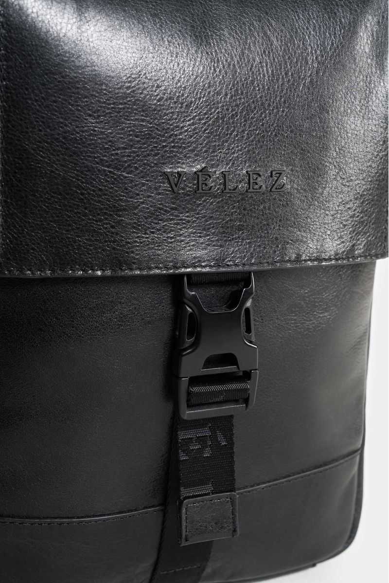 Bolso-manos-libres-de-cuero