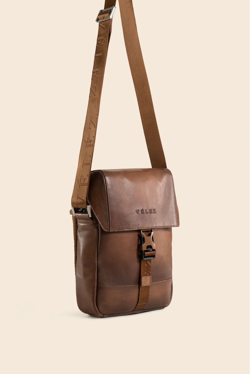 Bolso-manos-libres-de-cuero