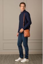 Bolso-manos-libres-de-cuero