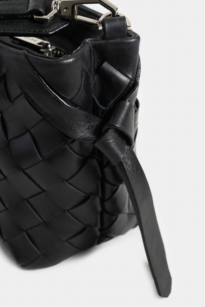 Bolso-manos-libres-de-cuero
