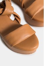 Sandalias-plataforma-de-cuero