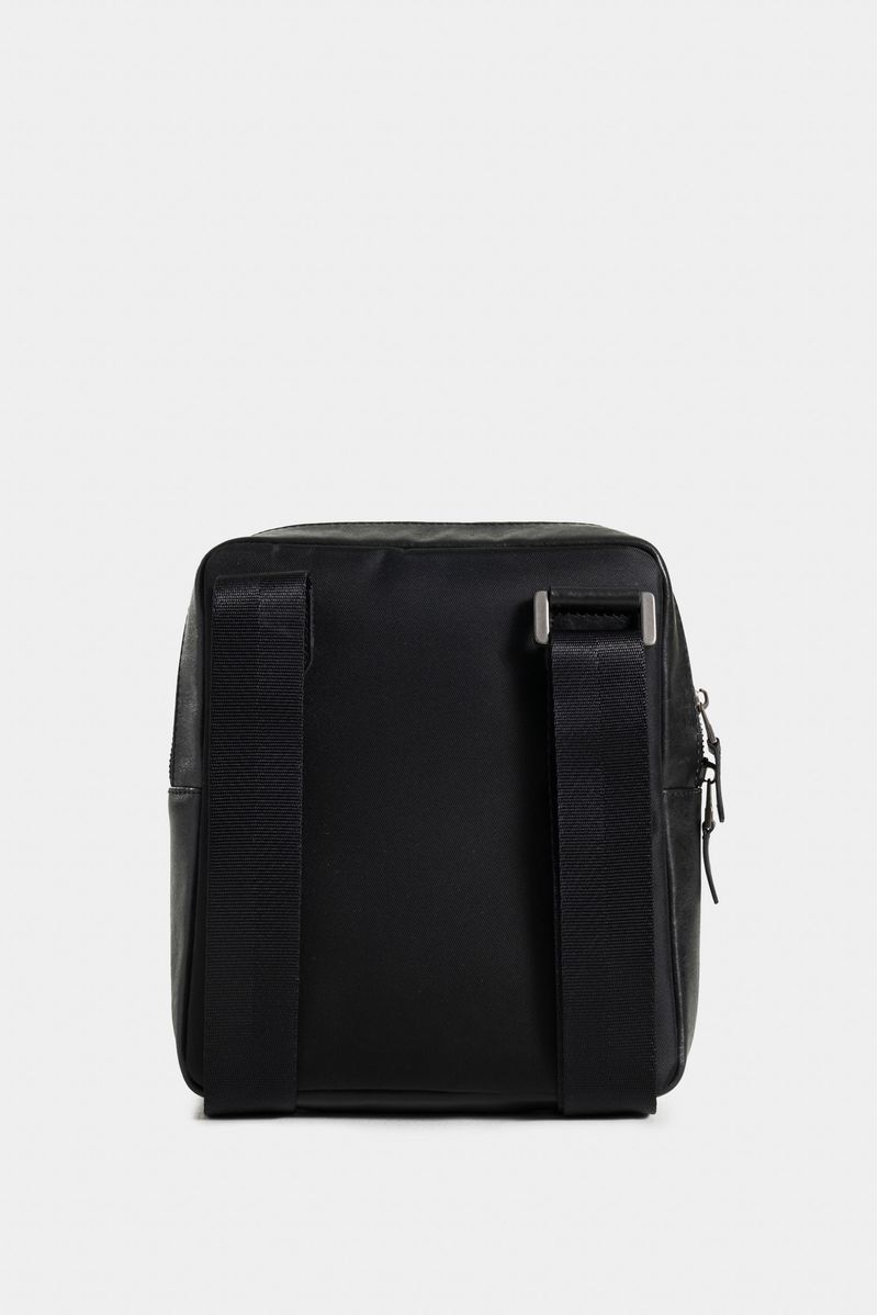 Bolso-manos-libres-de-cuero