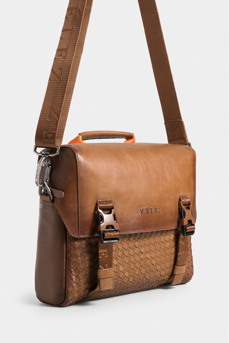 Bolso-manos-libres-de-cuero