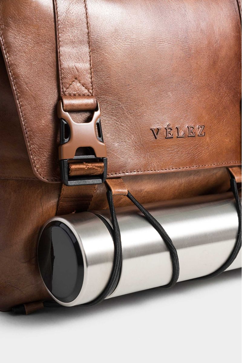 Bolso-manos-libres-de-cuero